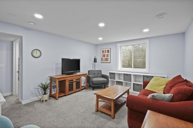 402 Jubilee Lane, Madison, WI 53718