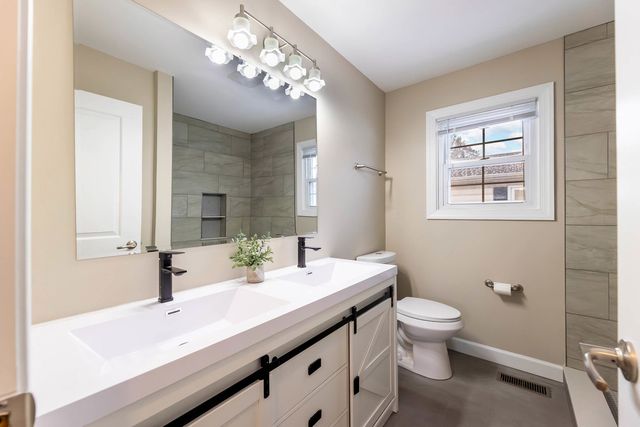 1616 Wilcox Street, Crest Hill, IL 60435