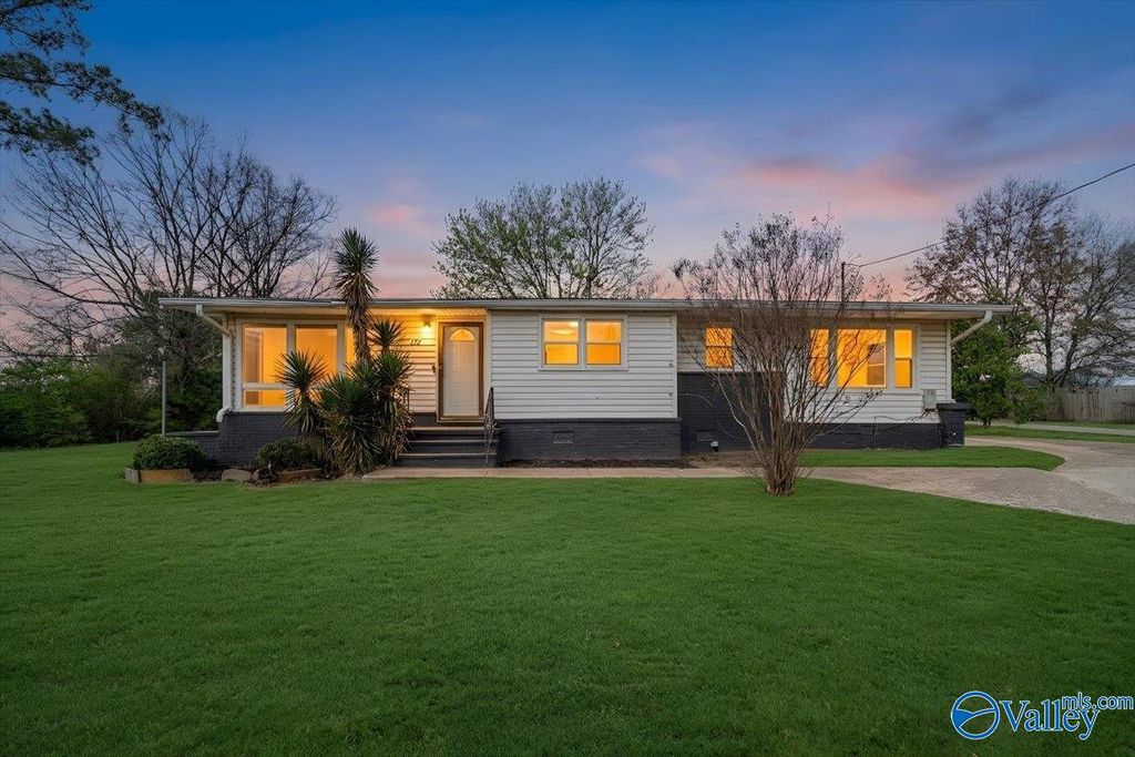 372 Clutts Road, Harvest, AL 35749