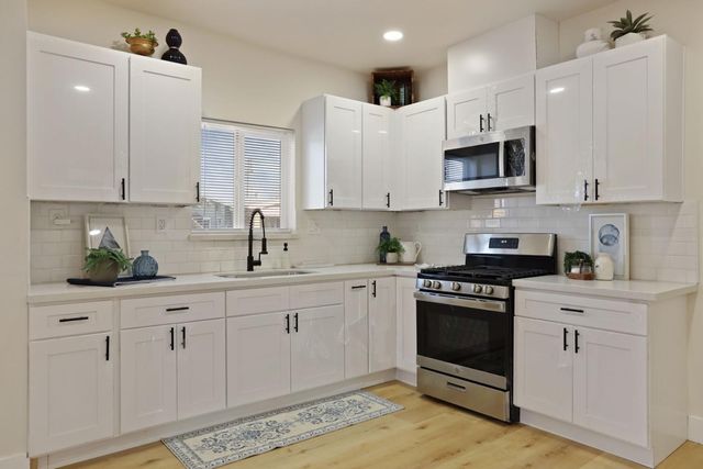 644 N Airport Way, Stockton, CA 95205