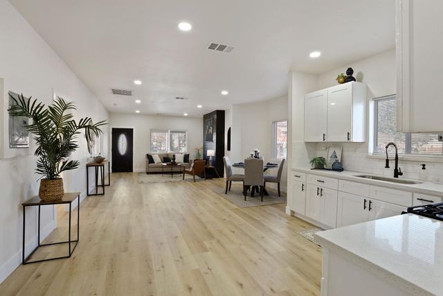 644 N Airport Way, Stockton, CA 95205