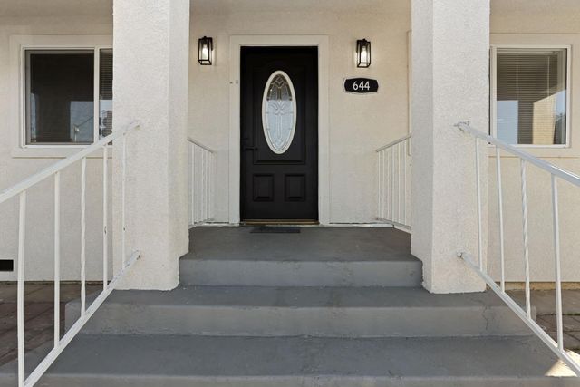 644 N Airport Way, Stockton, CA 95205