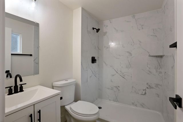 644 N Airport Way, Stockton, CA 95205