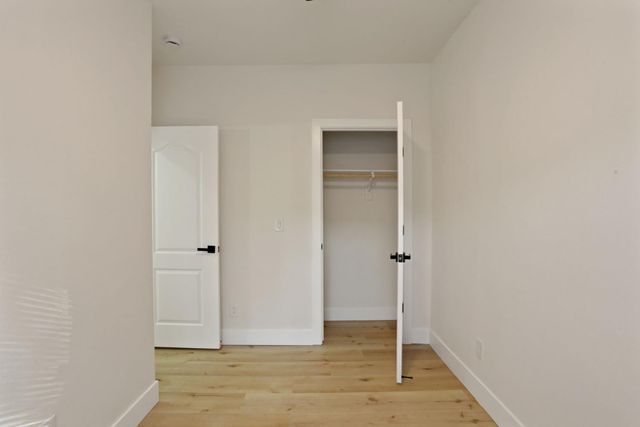 644 N Airport Way, Stockton, CA 95205