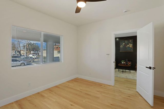 644 N Airport Way, Stockton, CA 95205