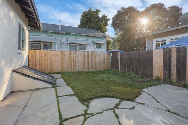 644 N Airport Way, Stockton, CA 95205