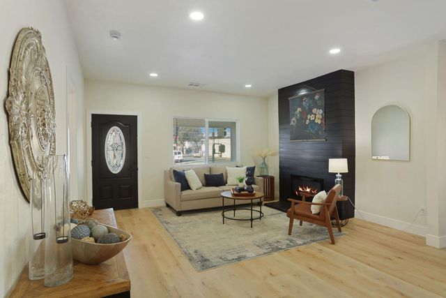 644 N Airport Way, Stockton, CA 95205