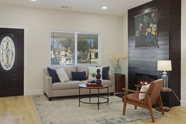 644 N Airport Way, Stockton, CA 95205