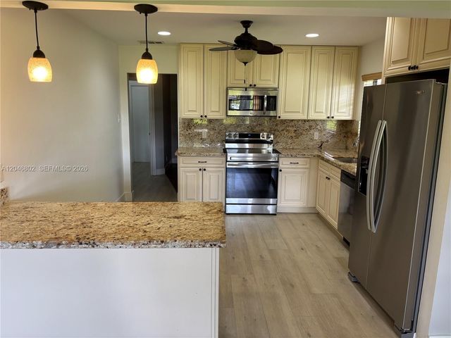 18052 S 105th Avenue S 18052, Boca Raton, FL 33498