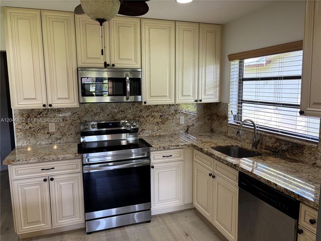 18052 S 105th Avenue S 18052, Boca Raton, FL 33498