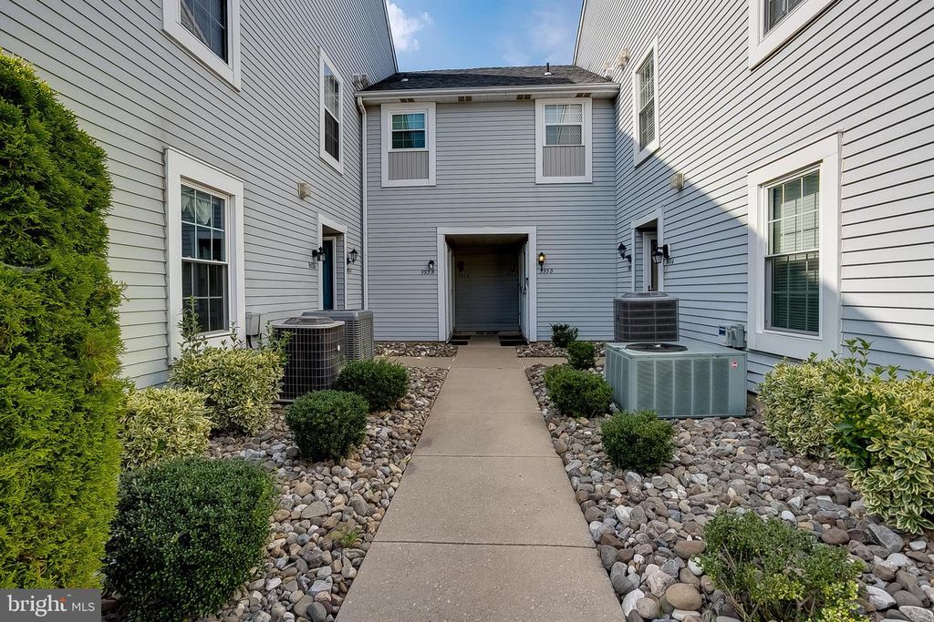 993-B SCOTSWOOD CT, Mount Laurel, NJ 08054