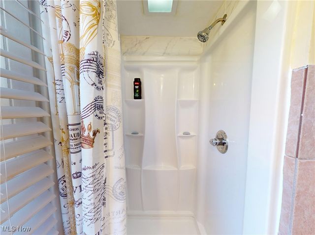 2374 Traymore Road, University Heights, OH 44118