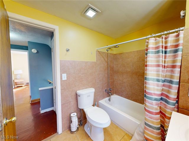 2374 Traymore Road, University Heights, OH 44118