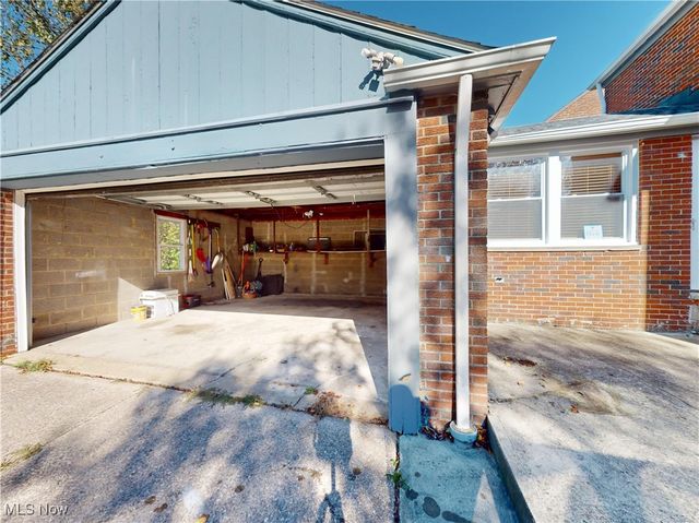 2374 Traymore Road, University Heights, OH 44118