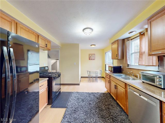 2374 Traymore Road, University Heights, OH 44118