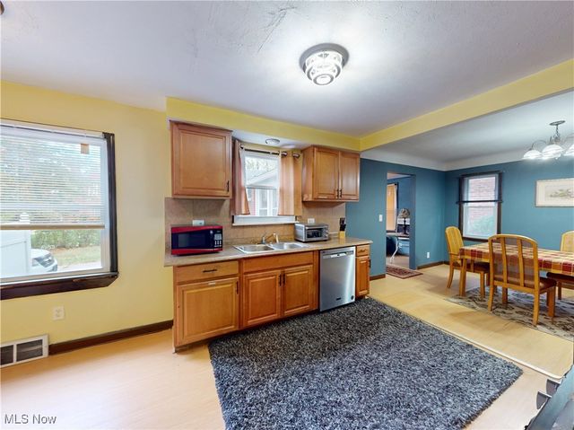 2374 Traymore Road, University Heights, OH 44118