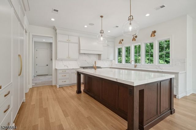 11 Addison Dr, Millburn Twp., NJ 07078