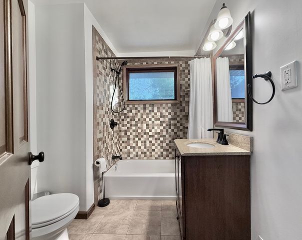 8223 Maple Avenue, Gary, IN 46403
