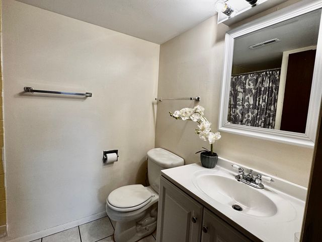 18921 Oakwood Court, Country Club Hills, IL 60478