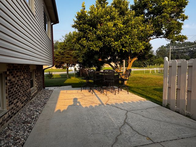 18921 Oakwood Court, Country Club Hills, IL 60478