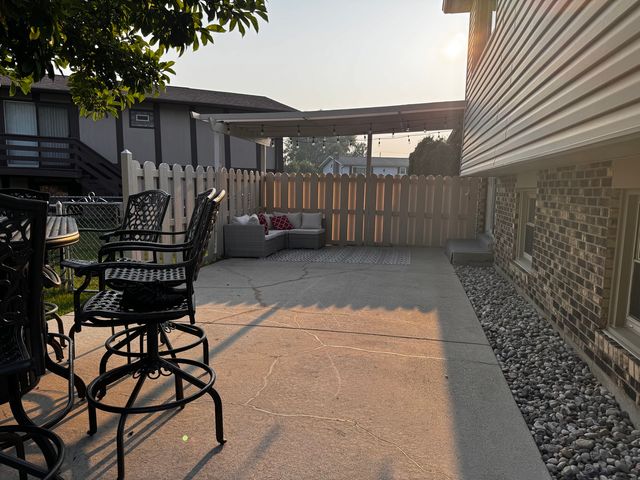 18921 Oakwood Court, Country Club Hills, IL 60478