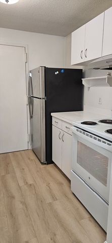 1 Village Hill Ln 4, Natick, MA 01760