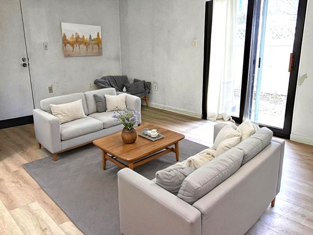 1 Village Hill Ln 4, Natick, MA 01760