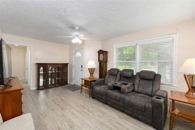 510 S Ralston Avenue, Sugar Creek, MO 64054