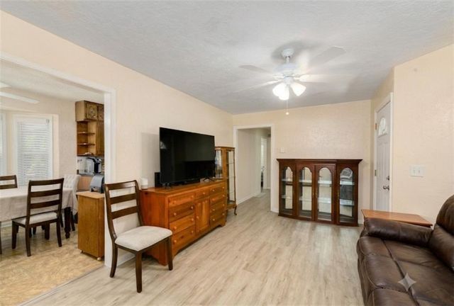 510 S Ralston Avenue, Sugar Creek, MO 64054