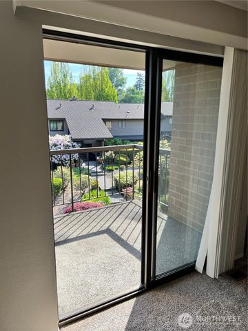 10628 Glen Acres Dr S, Seattle, WA 98168