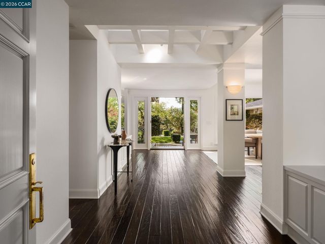 8 Sycamore Rd, Orinda, CA 94563