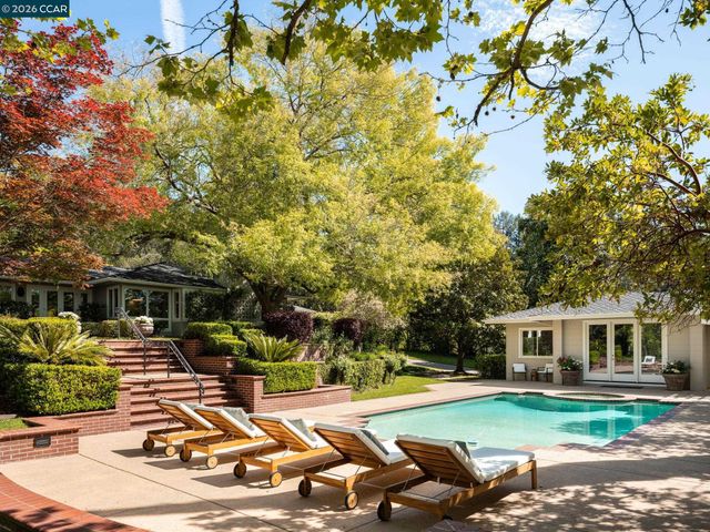 8 Sycamore Rd, Orinda, CA 94563