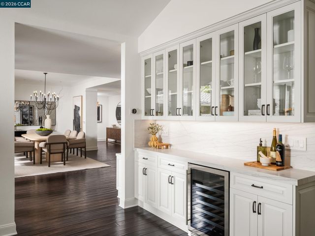 8 Sycamore Rd, Orinda, CA 94563