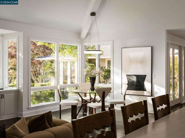 8 Sycamore Rd, Orinda, CA 94563