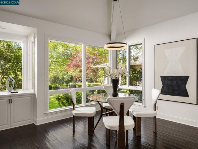 8 Sycamore Rd, Orinda, CA 94563