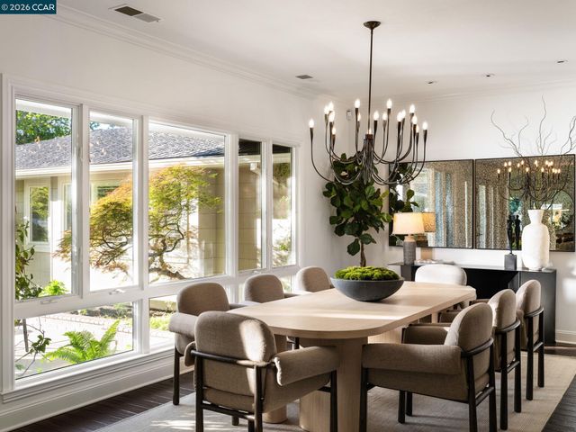 8 Sycamore Rd, Orinda, CA 94563