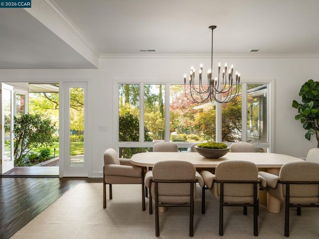 8 Sycamore Rd, Orinda, CA 94563