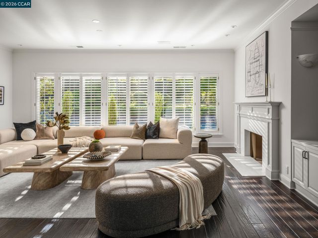 8 Sycamore Rd, Orinda, CA 94563