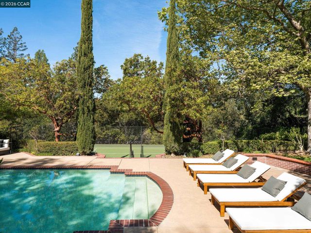 8 Sycamore Rd, Orinda, CA 94563