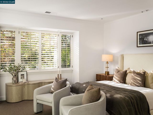 8 Sycamore Rd, Orinda, CA 94563