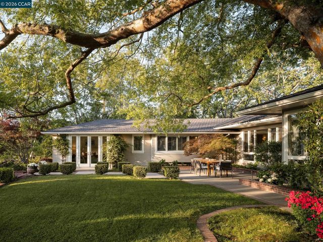 8 Sycamore Rd, Orinda, CA 94563