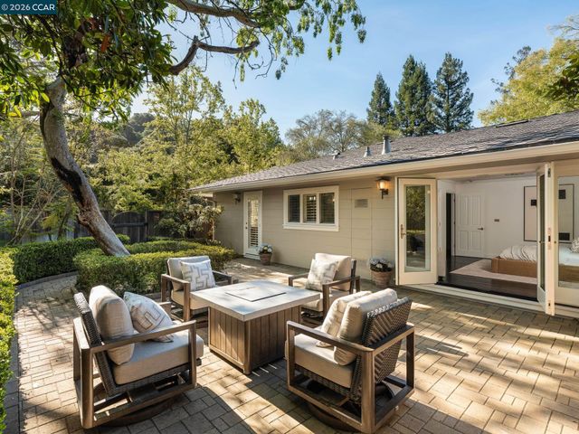 8 Sycamore Rd, Orinda, CA 94563
