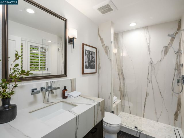 8 Sycamore Rd, Orinda, CA 94563