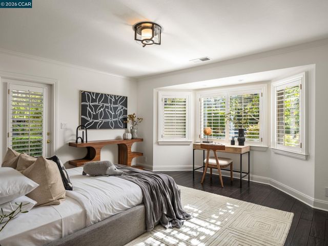 8 Sycamore Rd, Orinda, CA 94563