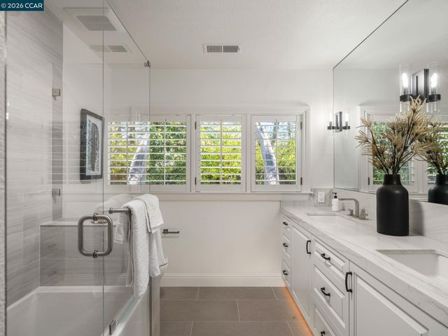 8 Sycamore Rd, Orinda, CA 94563