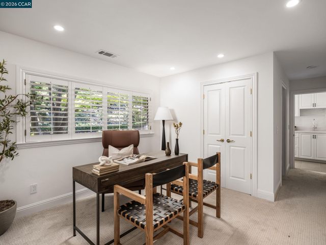 8 Sycamore Rd, Orinda, CA 94563