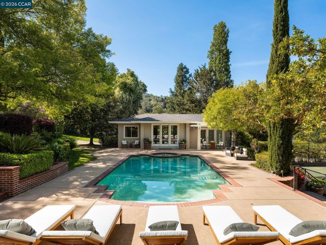 8 Sycamore Rd, Orinda, CA 94563