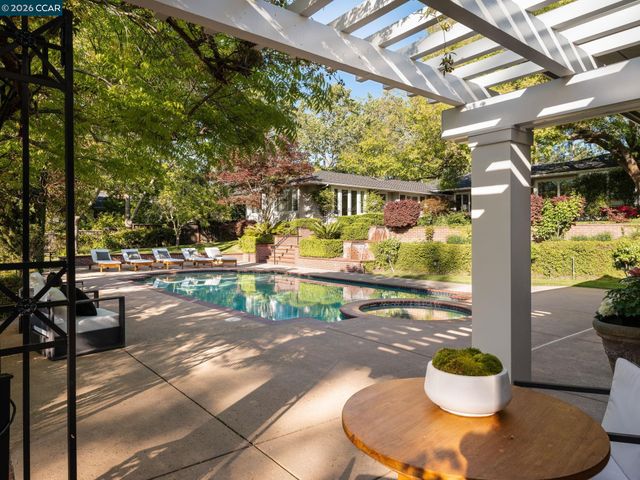 8 Sycamore Rd, Orinda, CA 94563