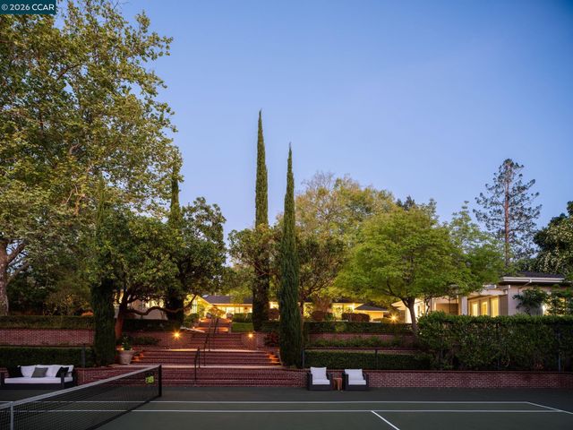 8 Sycamore Rd, Orinda, CA 94563