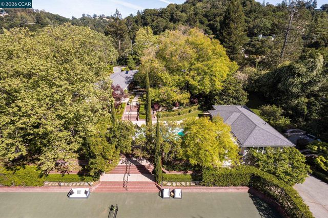 8 Sycamore Rd, Orinda, CA 94563